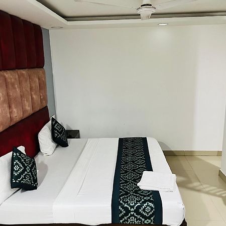 Hotel Marina Near Igi Airport Delhi นิวเดลี ภายนอก รูปภาพ