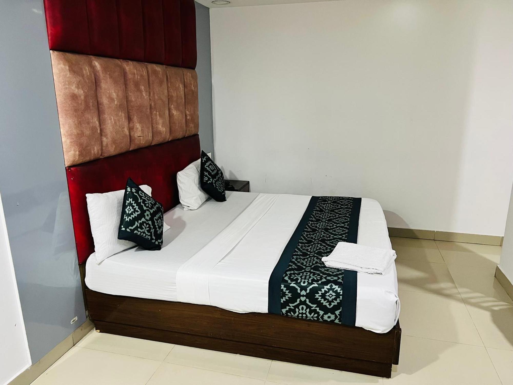 Hotel Marina Near Igi Airport Delhi นิวเดลี ภายนอก รูปภาพ